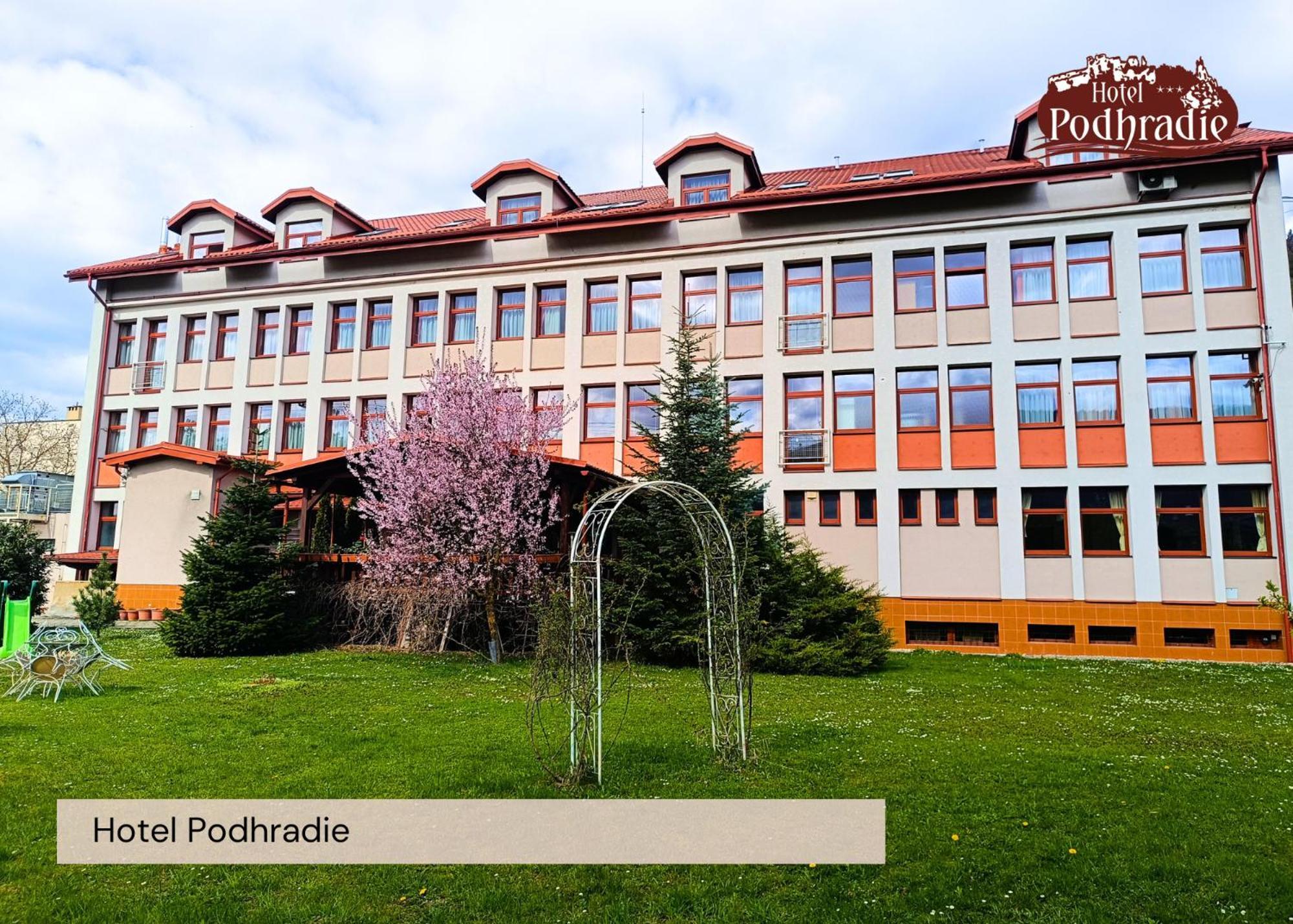 Hotel Podhradie Поважска-Бистрица Экстерьер фото